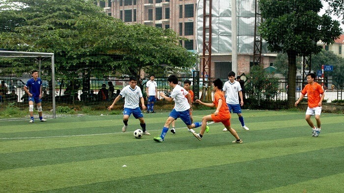 Bóng đá đường phố là gì? Những cầu thủ nổi tiếng bắt đầu chơi bóng đá đường phố