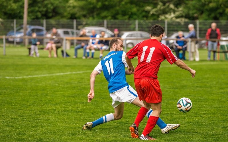 Đồng phục bóng đá không trùng màu